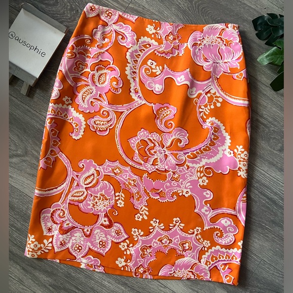 Ann Taylor 100% silk floral pencil skirt. Size 10 - Picture 1 of 5